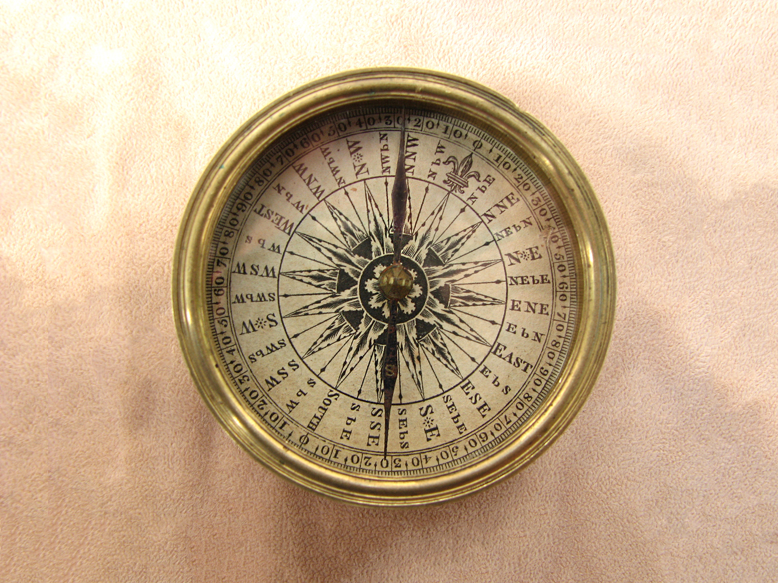 19th century Georgian brass cased compass with lid